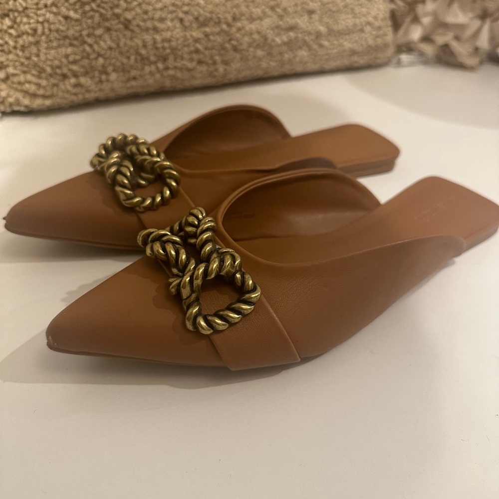 Chic Tan Mules with Gold Chain Accent